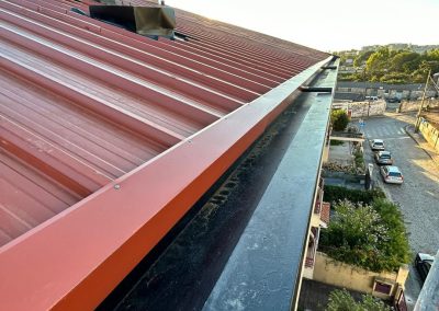 APLICAÇÃO DE PAINEL SANDWICH EM TELHADO